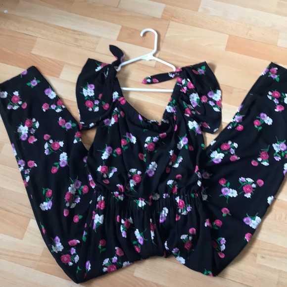 Floral one piece - Picture 1 of 3